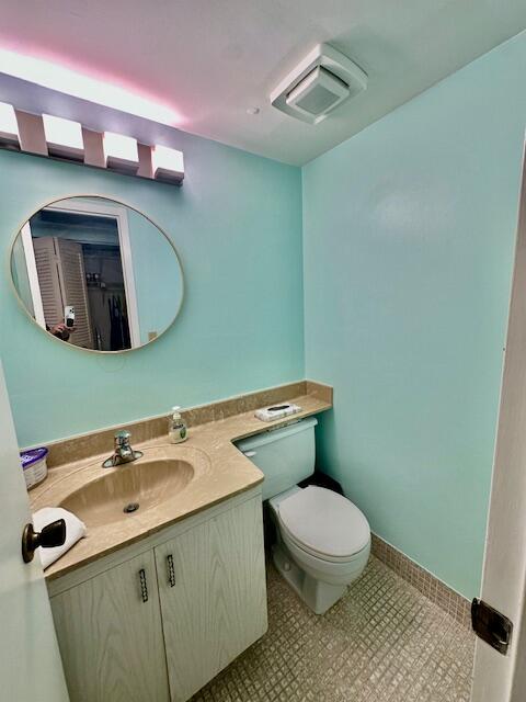 2070 Cornwall East Boca Raton, FL 33434 - Photo 11 of 30 a bathroom with a toilet sink and mirror