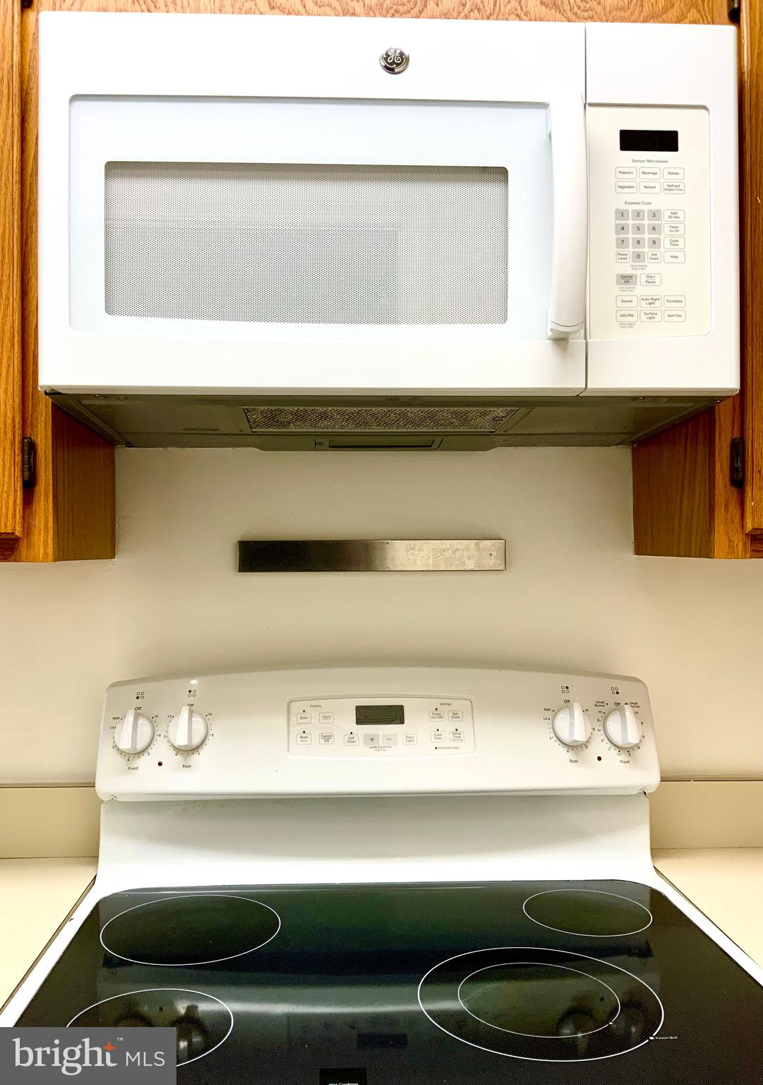 2007 Key Boulevard, Unit 589 Arlington, VA 22201 - Photo 6 of 16 a close view of washer and dryer