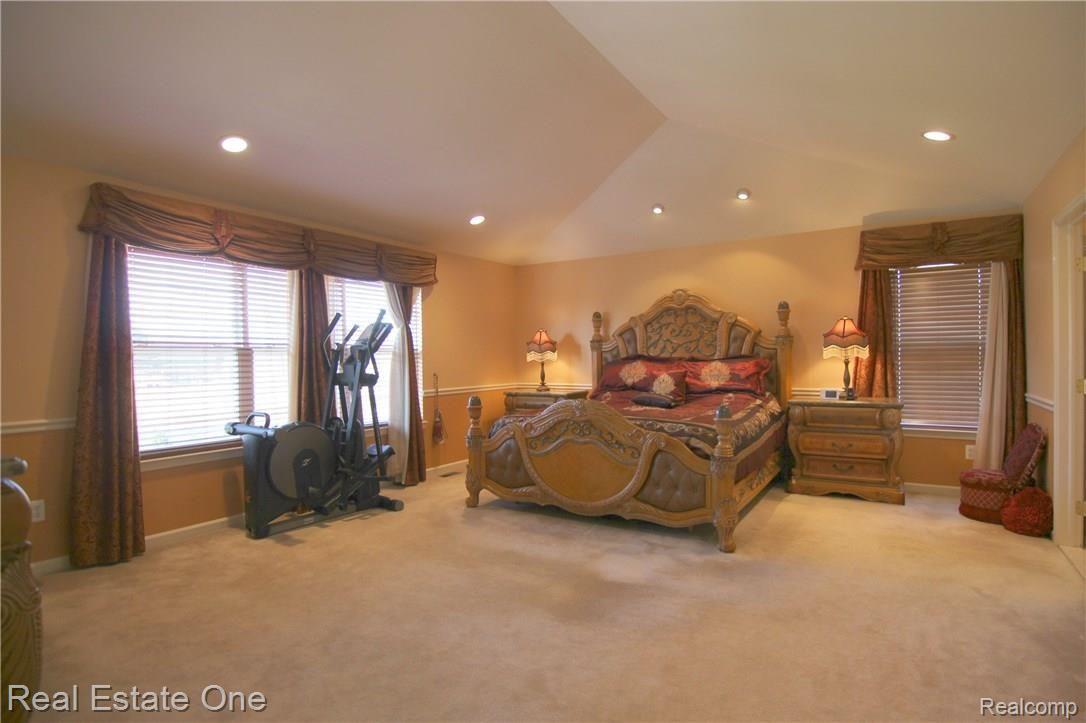 3046 Penn Court Rochester, MI 48307 - Photo 19 of 38 Penn Ct Master Bedroom.jpg