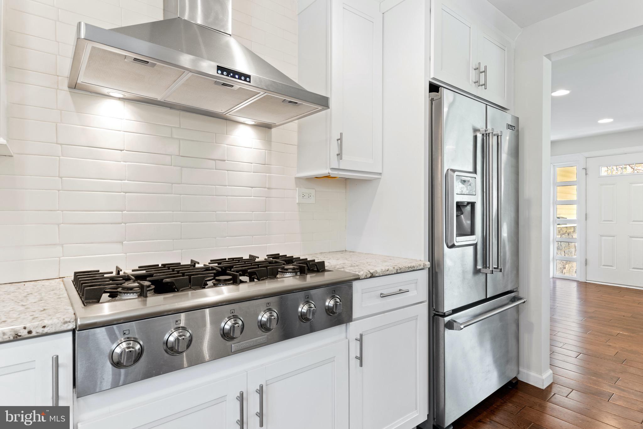 2 Princeton Road Wayne, PA 19087 - Photo 13 of 45 Deluxe 6-Burner Cooktop and Vent Hood