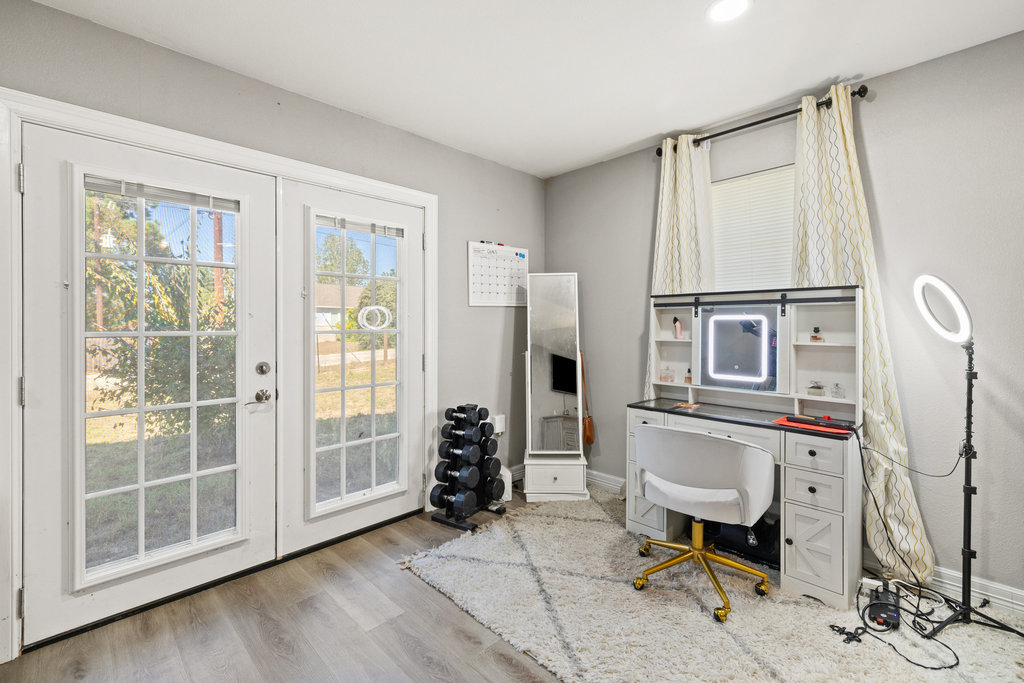 115 Rangeland Road Bastrop, TX 78602 - Photo 22 of 40 a livingroom with furniture and a window