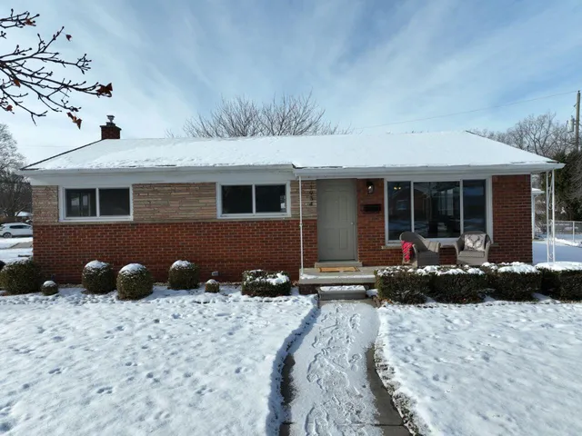 $269,000 | 1934 Pinetree Drive, Trenton, MI 48183