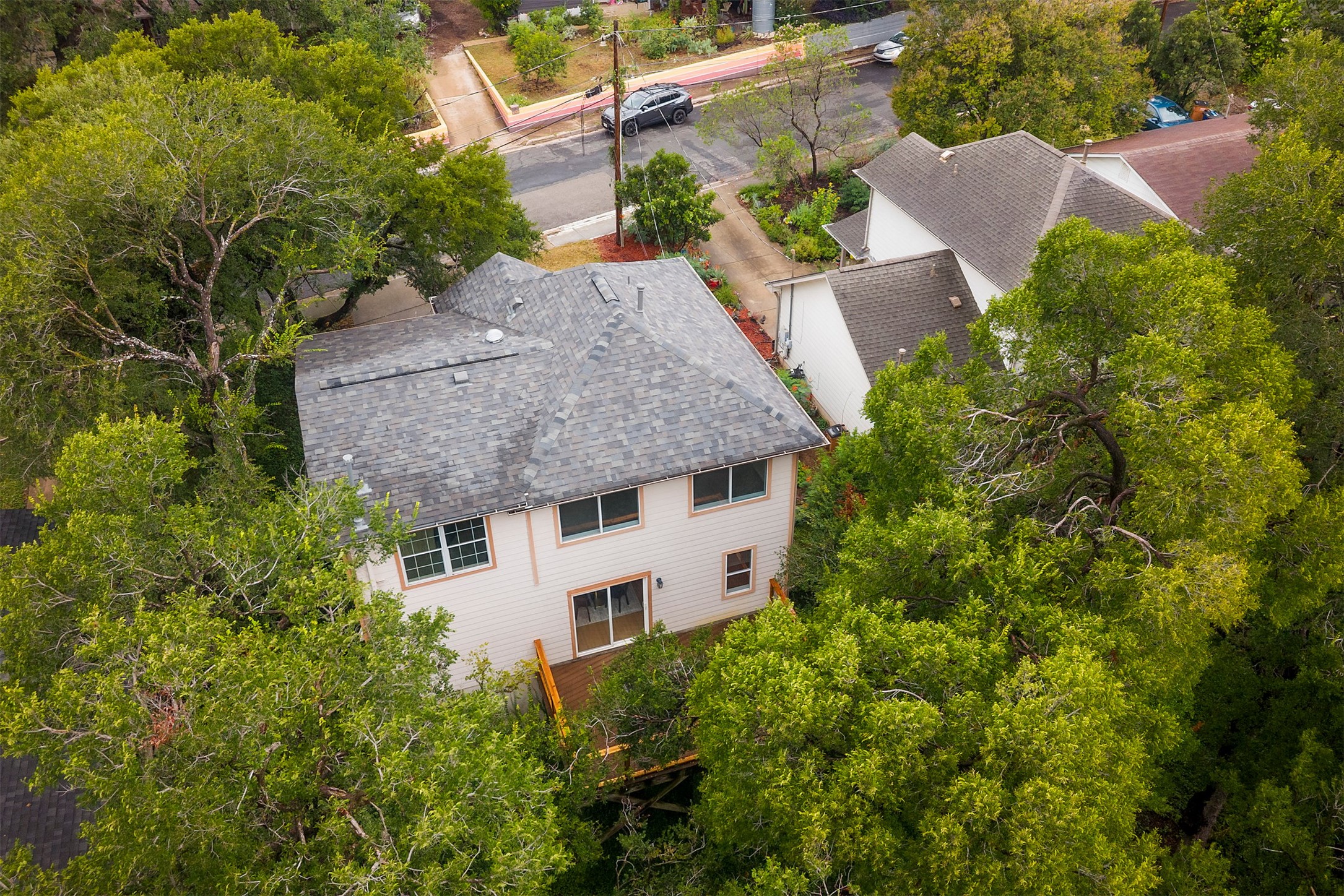 3003 Glen Rae Street Austin, TX 78702 - Photo 31 of 38 This Rosewood location puts you just a quick bike ride or walk from the scenic Boggy Creek running trails, making it incredibly convenient to access East Austin’s outdoor recreation
