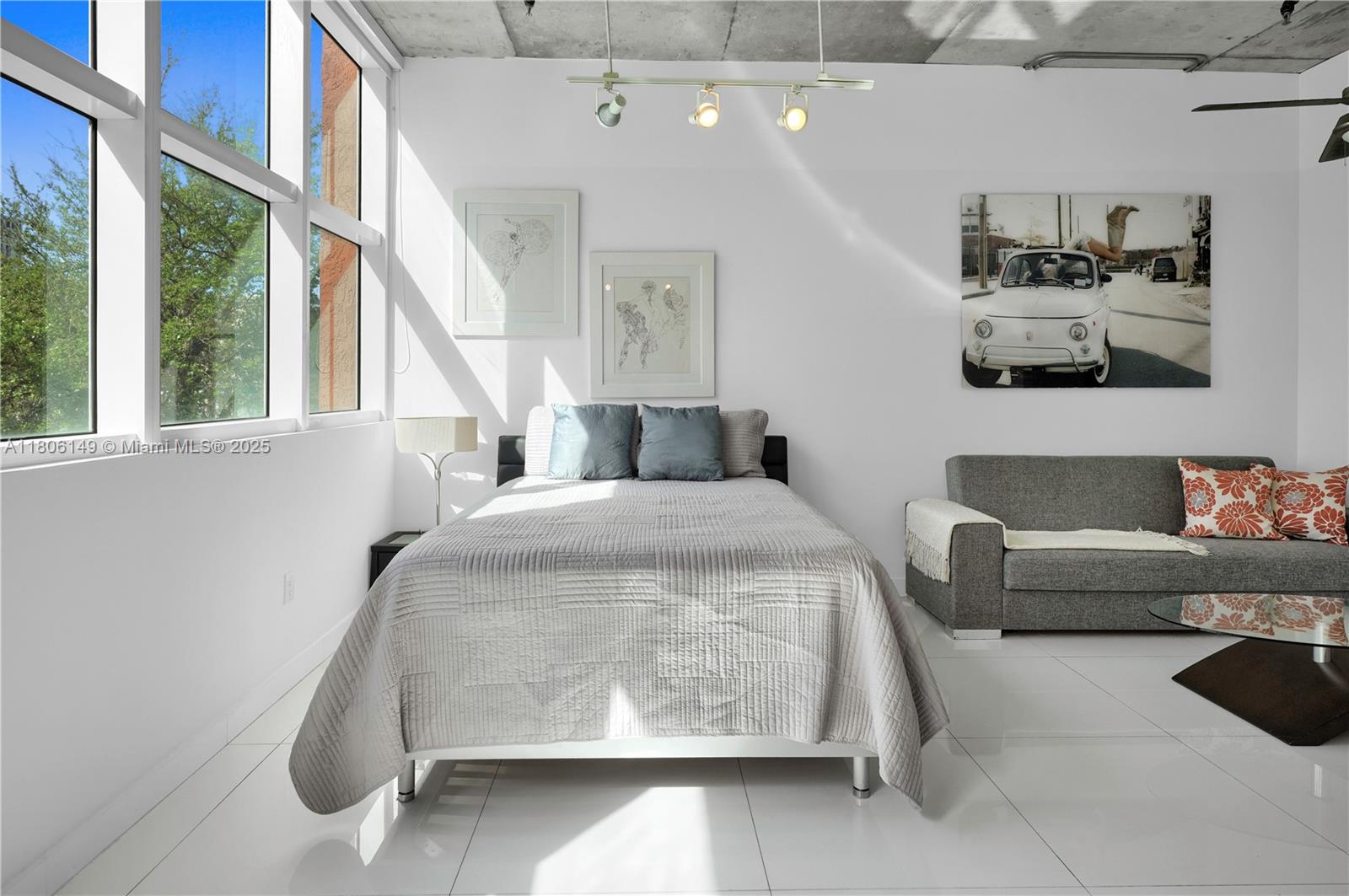 2001 Biscayne Boulevard, Unit 3213 Miami, FL 33137 - Photo 17 of 31 a living room with furniture and a window