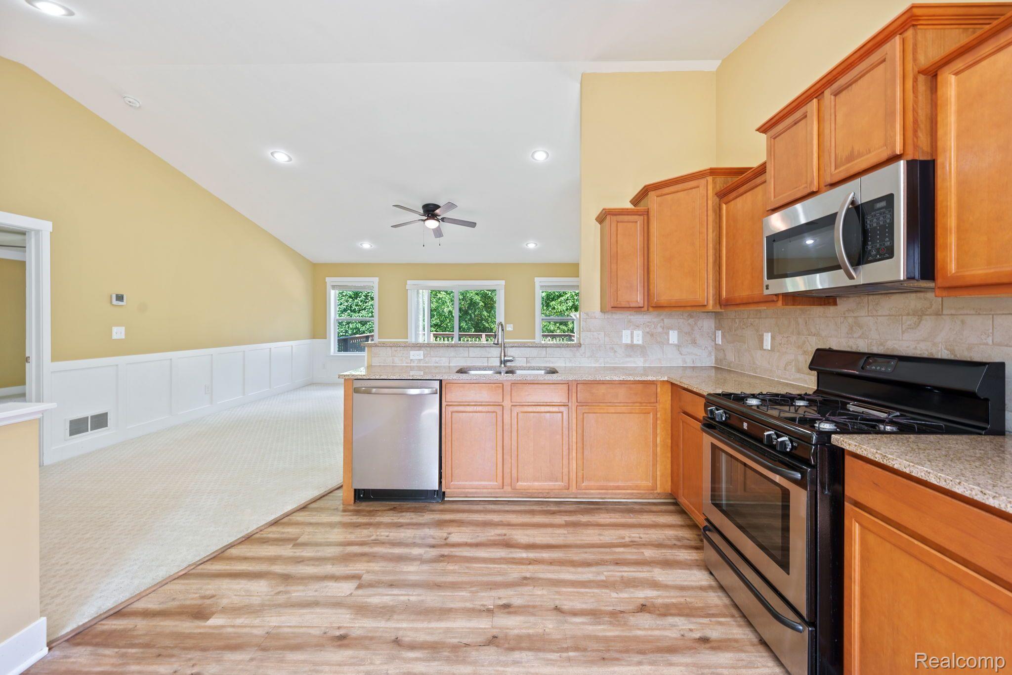 624 Hewitt Street Howell, MI 48843 - Photo 9 of 41 Gallery Image 9