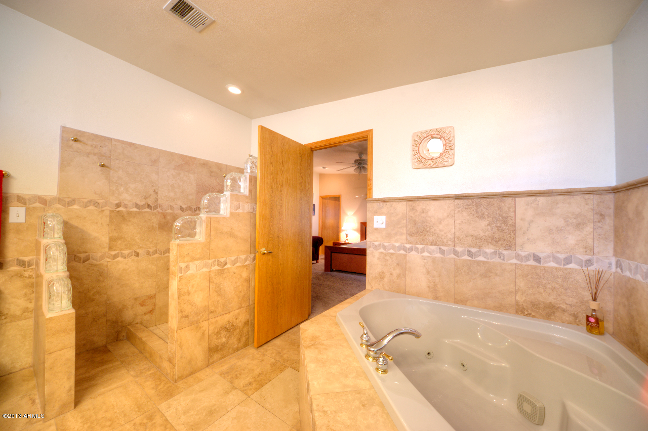 5530 East Exeter Boulevard Phoenix, AZ 85018 - Photo 12 of 20 Master Bath 1