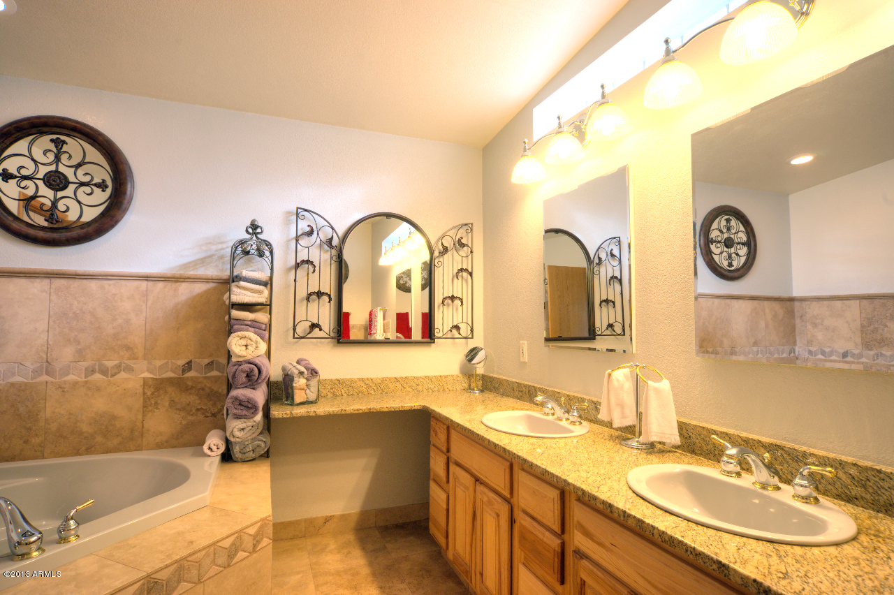 5530 East Exeter Boulevard Phoenix, AZ 85018 - Photo 13 of 20 Master Bath 1