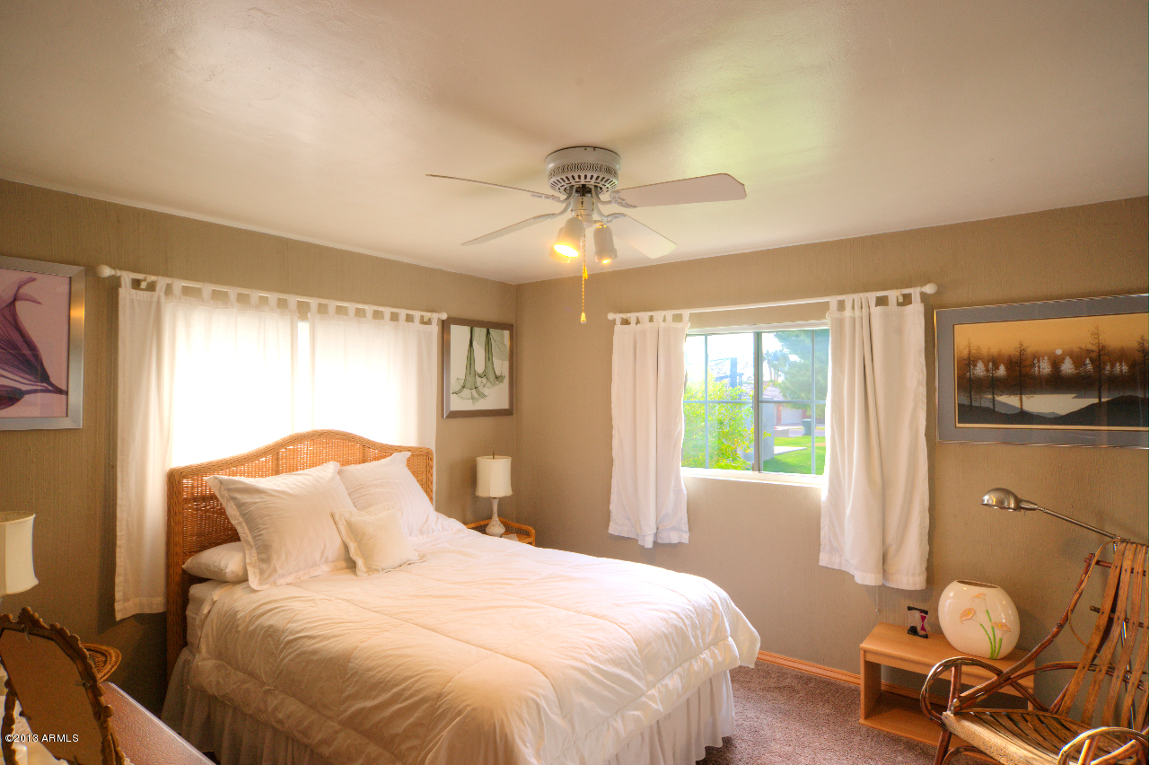 5530 East Exeter Boulevard Phoenix, AZ 85018 - Photo 17 of 20 Bedroom 4