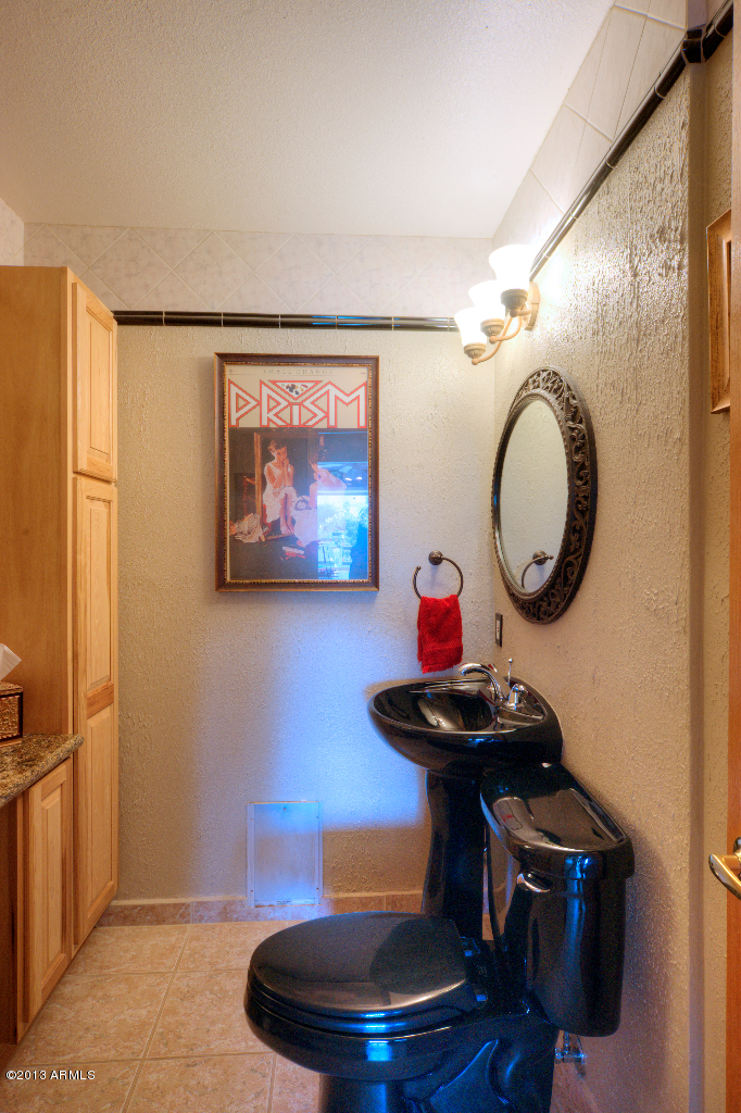 5530 East Exeter Boulevard Phoenix, AZ 85018 - Photo 18 of 20 Half Bath