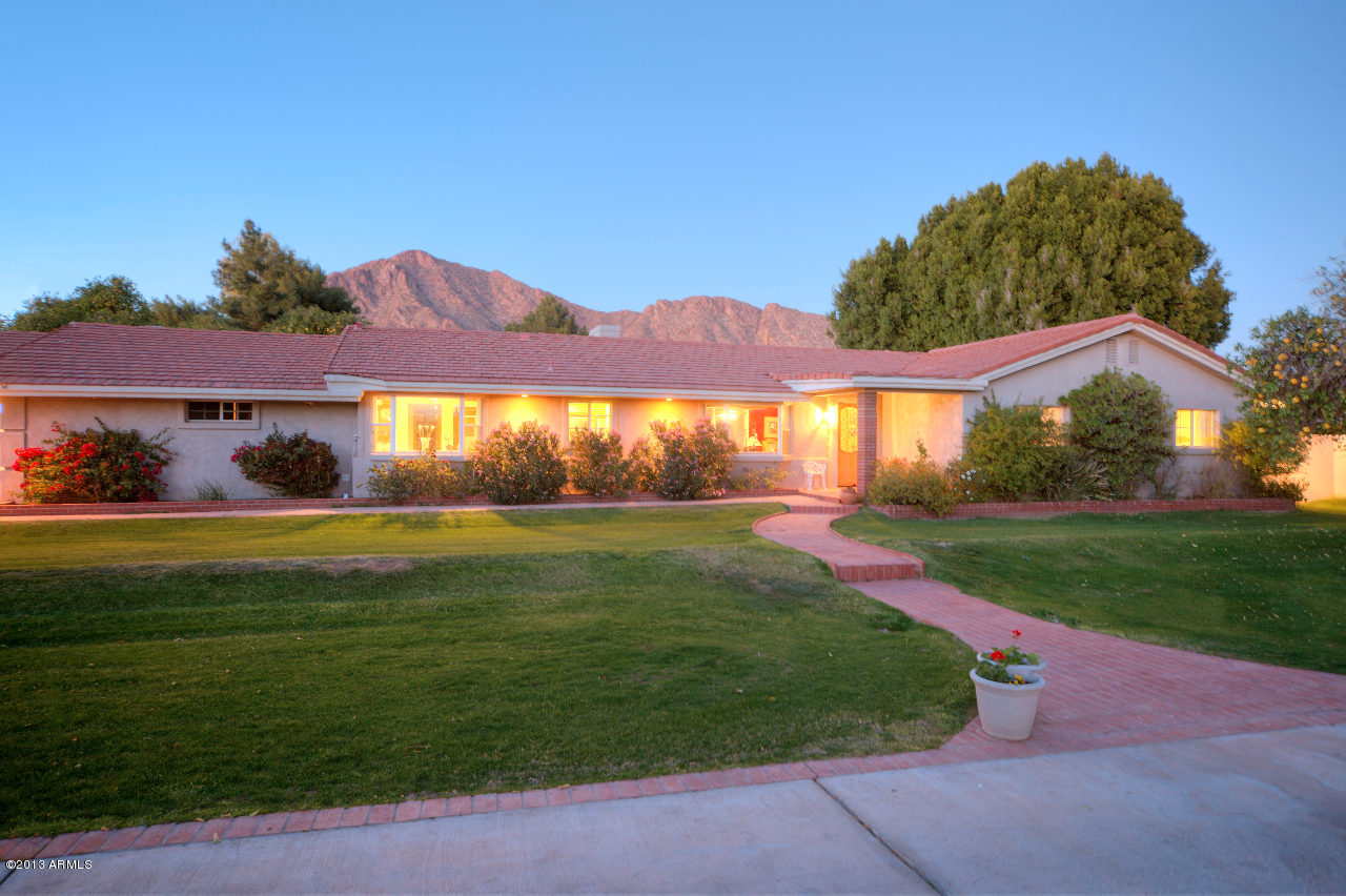 5530 East Exeter Boulevard Phoenix, AZ 85018 - Photo 3 of 20 Front Evening 2