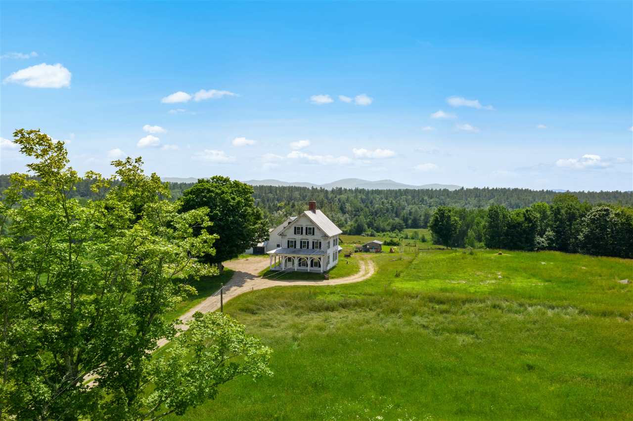 70 Middle Road Tuftonboro, NH 03894 - Photo 2 of 38