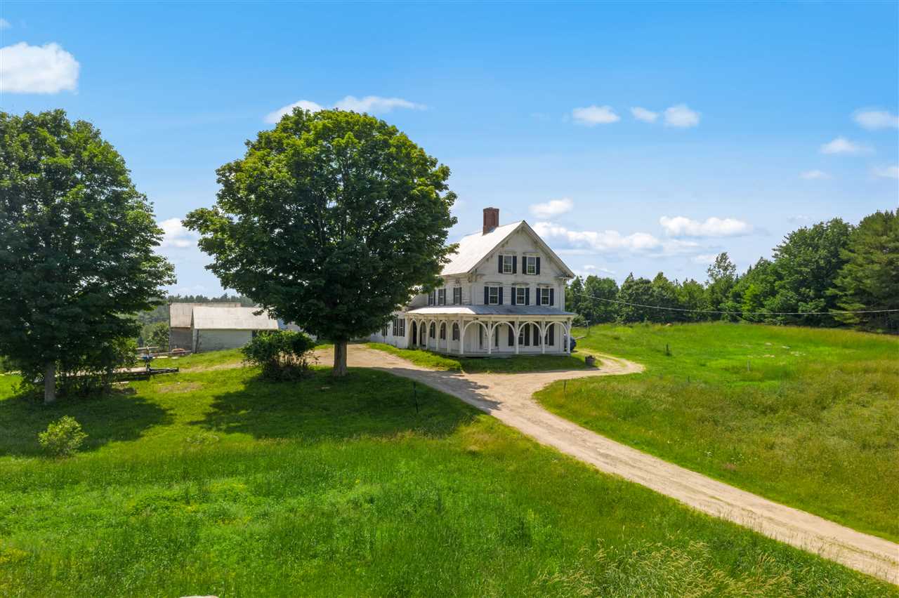 70 Middle Road Tuftonboro, NH 03894 - Photo 3 of 38