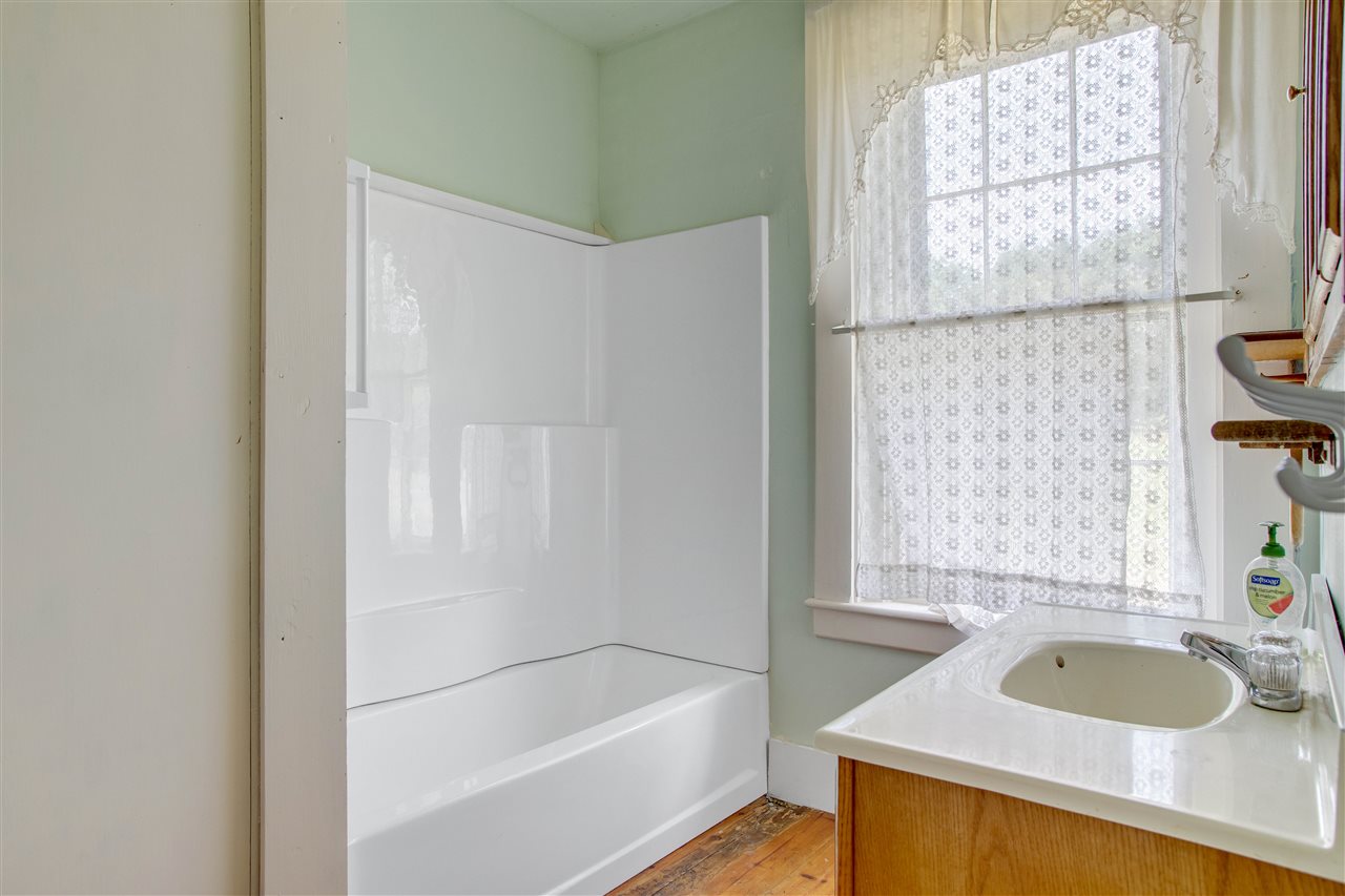 70 Middle Road Tuftonboro, NH 03894 - Photo 21 of 38