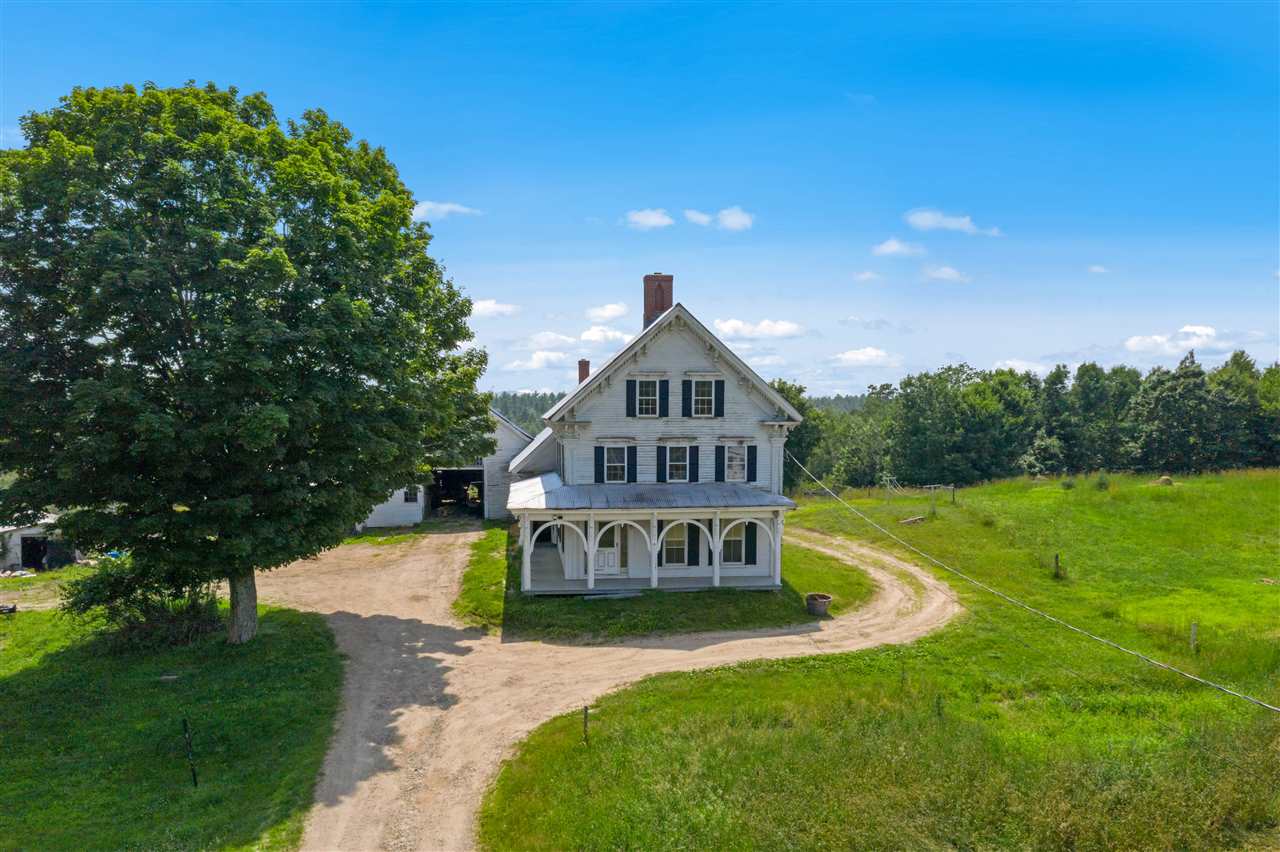 70 Middle Road Tuftonboro, NH 03894 - Photo 4 of 38