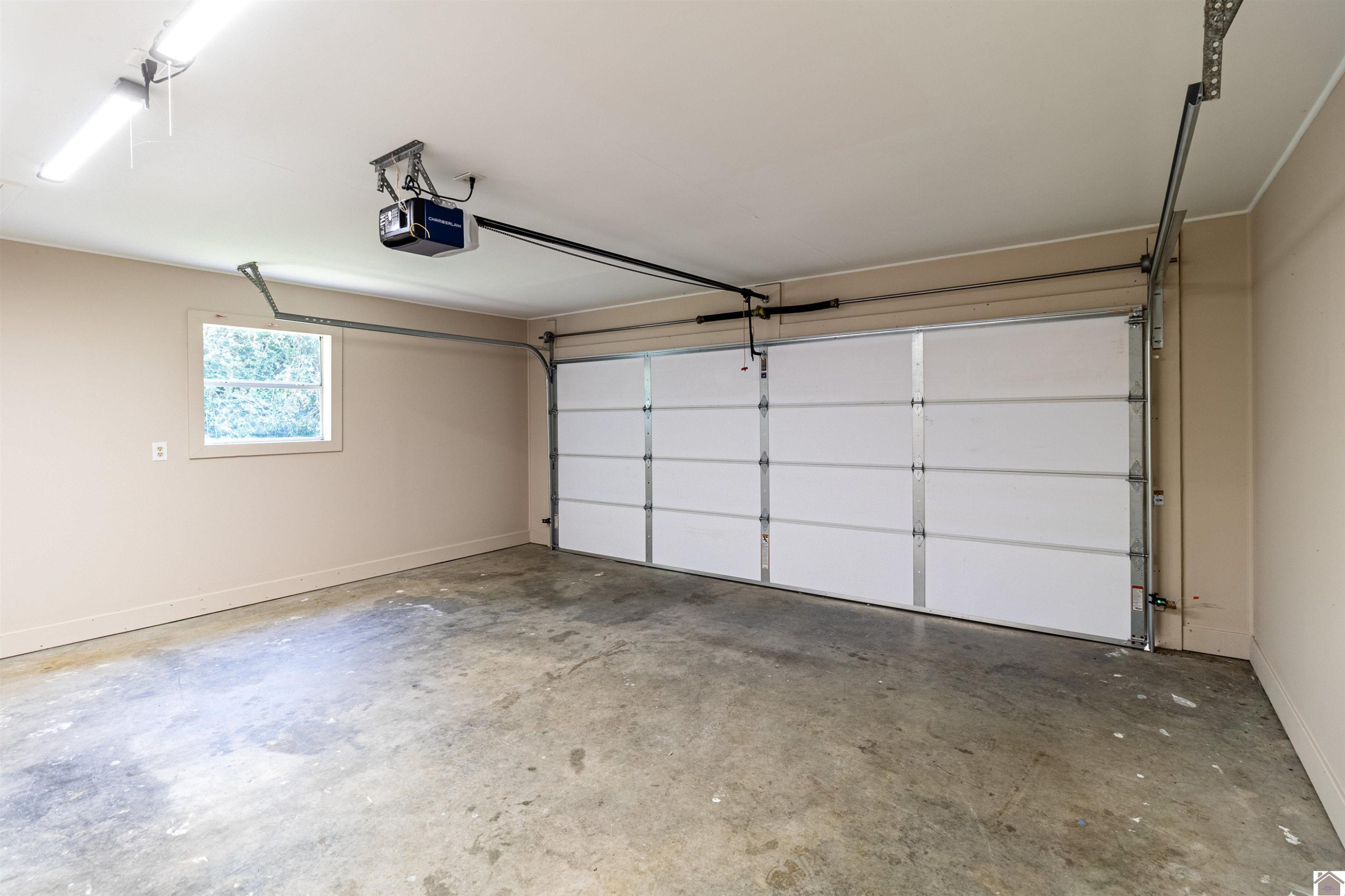 3712 Springdale Circle Paducah, KY 42001 - Photo 20 of 35 Garage interior