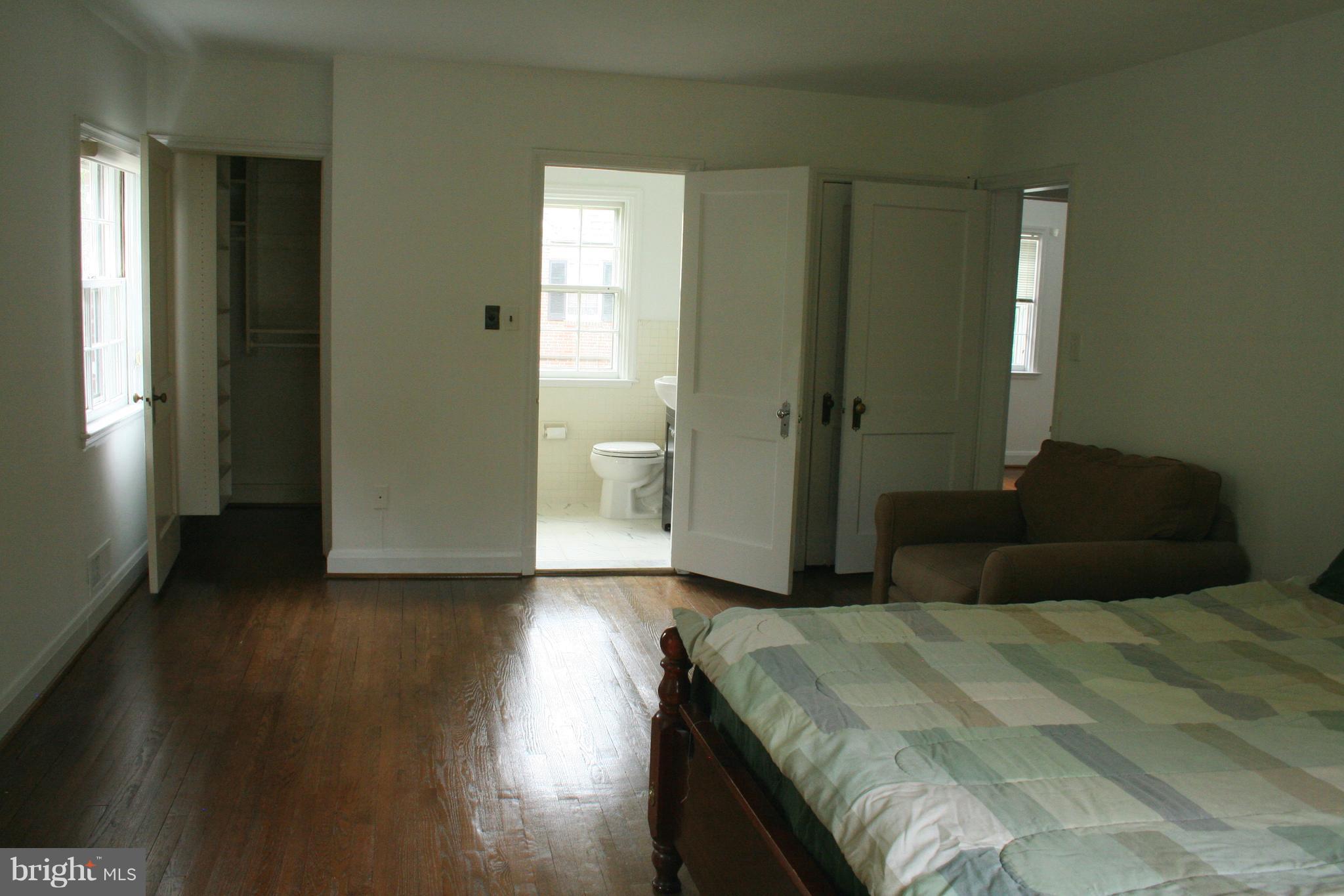 115 Enfield Road Baltimore, MD 21212 - Photo 22 of 37 Walk-in closet & private Master Bathroom