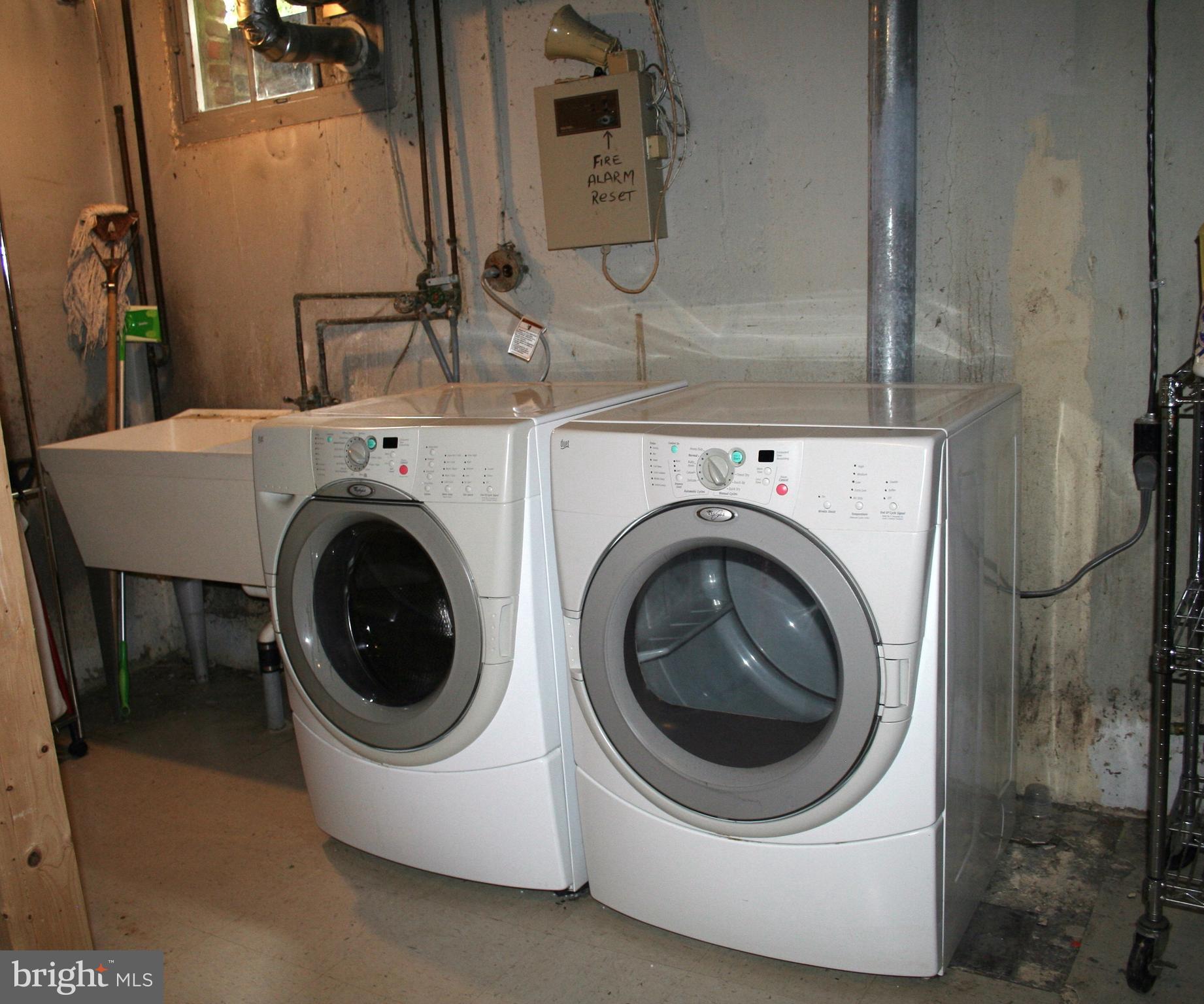 115 Enfield Road Baltimore, MD 21212 - Photo 35 of 37 Washer/dryer & utility tub