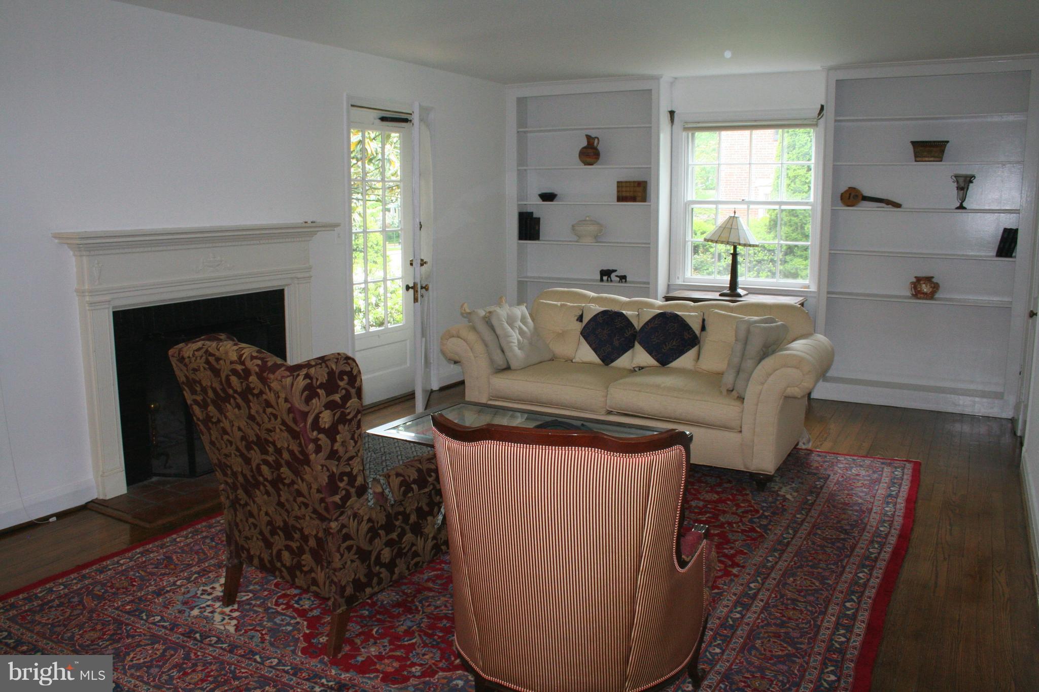 115 Enfield Road Baltimore, MD 21212 - Photo 9 of 37 Very open Living Room