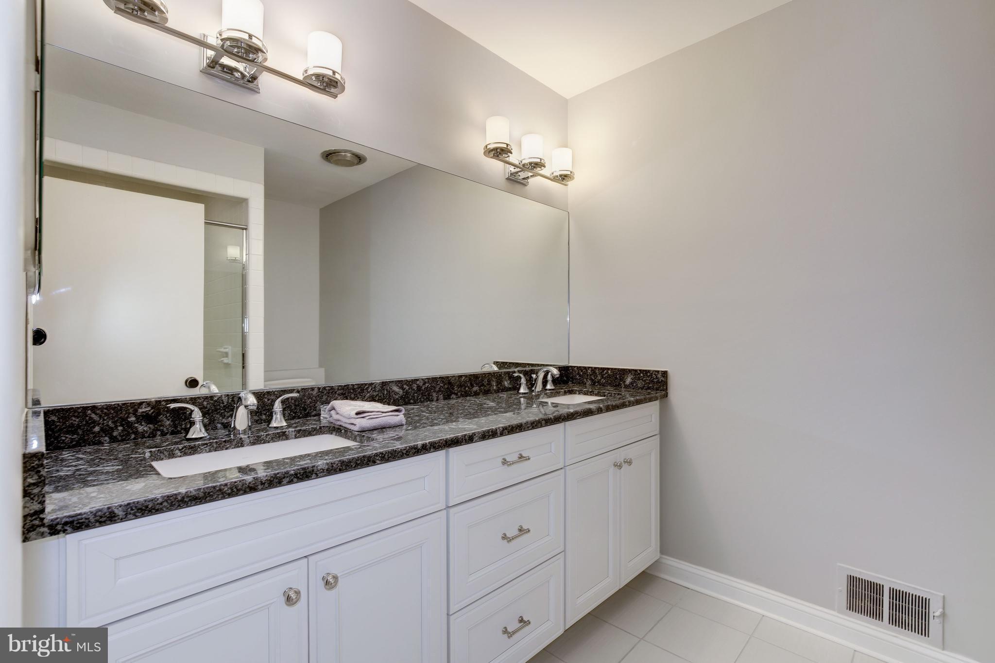 5829 Plainview Road Bethesda, MD 20817 - Photo 20 of 28 Bath (Master)