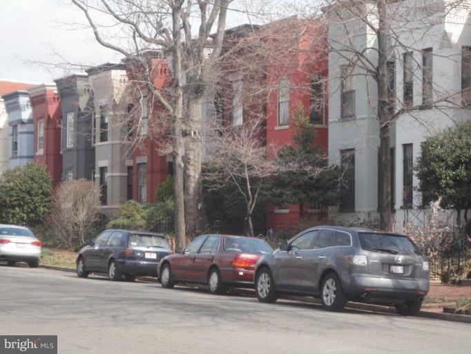 1112 D Street Southeast, Unit 1 Washington, DC 20003 - Photo 16 of 30 Community Amenities 1