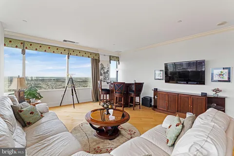 $1,100,000 | 50 South 16th Street, Unit 4210, Philadelphia, PA 19103