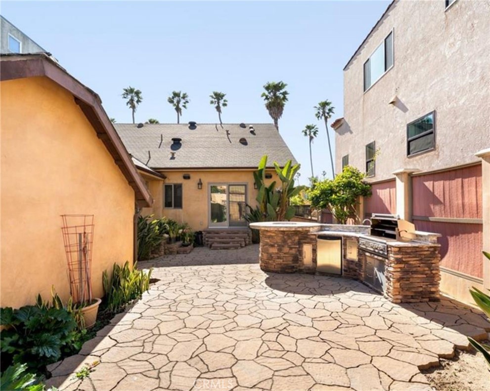 116 Termino Avenue Long Beach, CA 90803 - Photo 41 of 67 Outdoor kitchen perfect for entertaining. Note high quality appliances and stone work!!!!