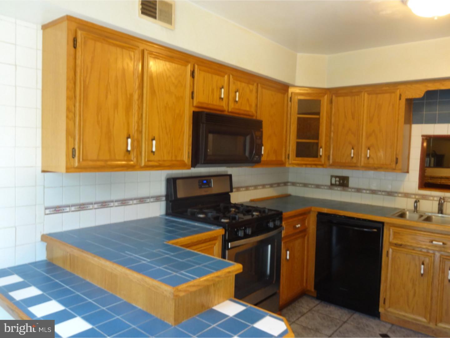 1546 Creekside Road Whitehall, PA 18052 - Photo 4 of 25