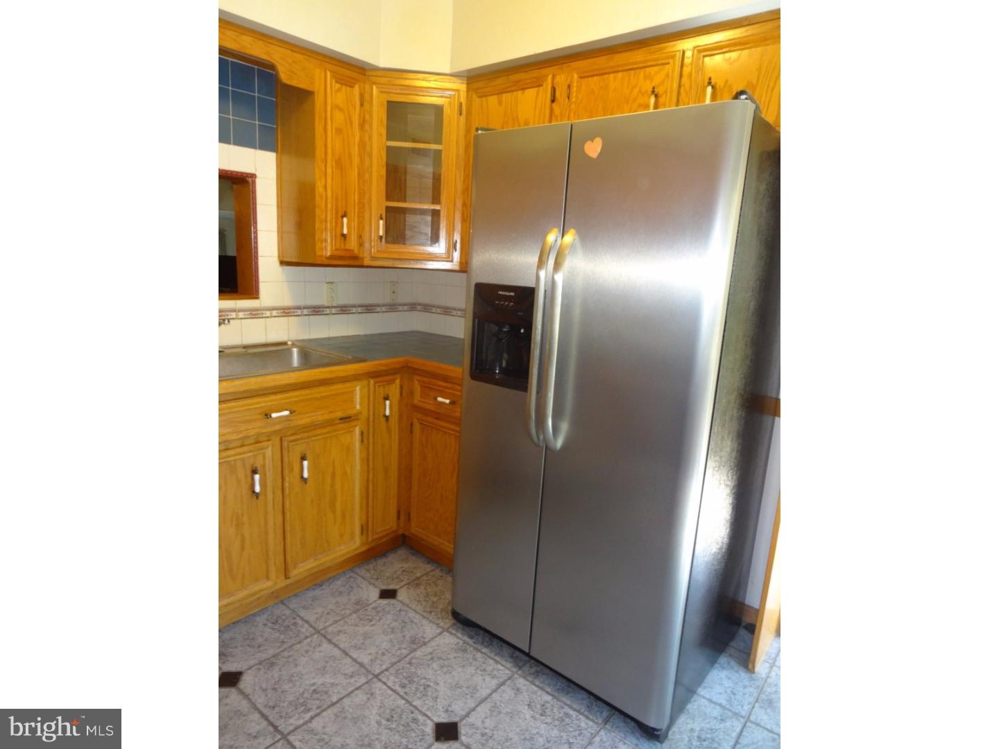 1546 Creekside Road Whitehall, PA 18052 - Photo 6 of 25