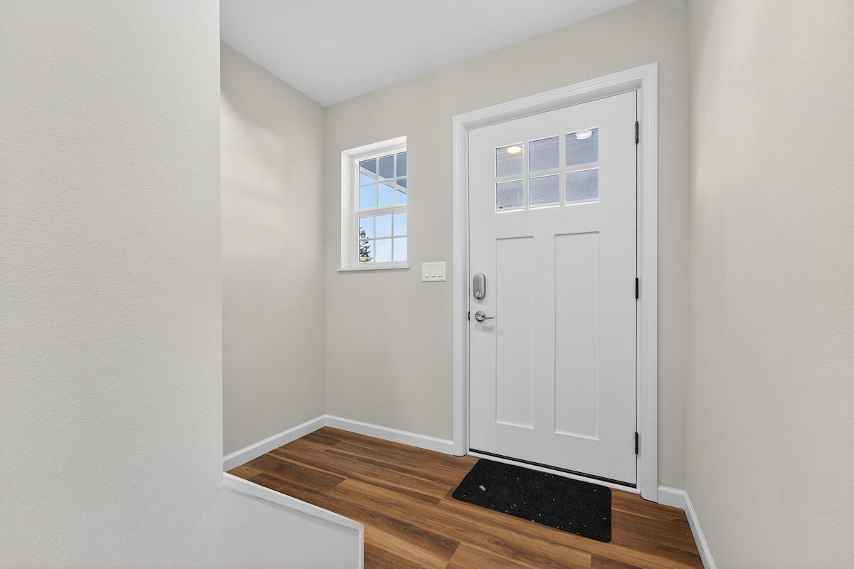 1619 Derby Avenue Mount Pleasant, WI 53403 - Photo 5 of 27 Entry