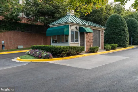 $950,000 | 3299 Sutton Place Northwest, Unit C, Washington, DC 20016