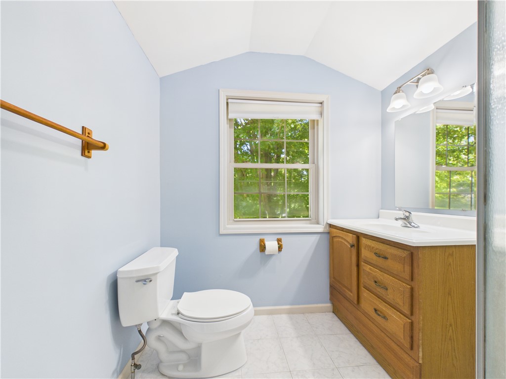 79 Ridgewood Drive Irondequoit, NY 14622 - Photo 33 of 50 Upstairs Full Bathroom