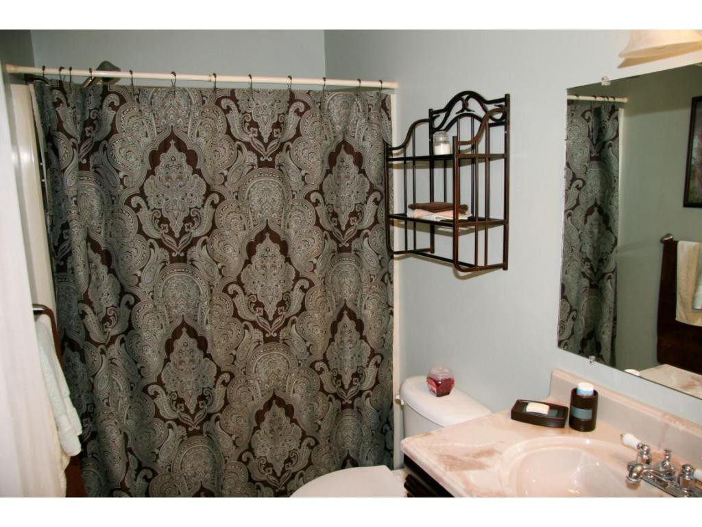 250 Berry Ridge Road Jonesborough, TN 37659 - Photo 11 of 24 Main Floor Bathroom