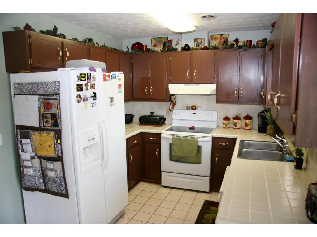 250 Berry Ridge Road Jonesborough, TN 37659 - Photo 3 of 24 Ceramic Floor Kitchen