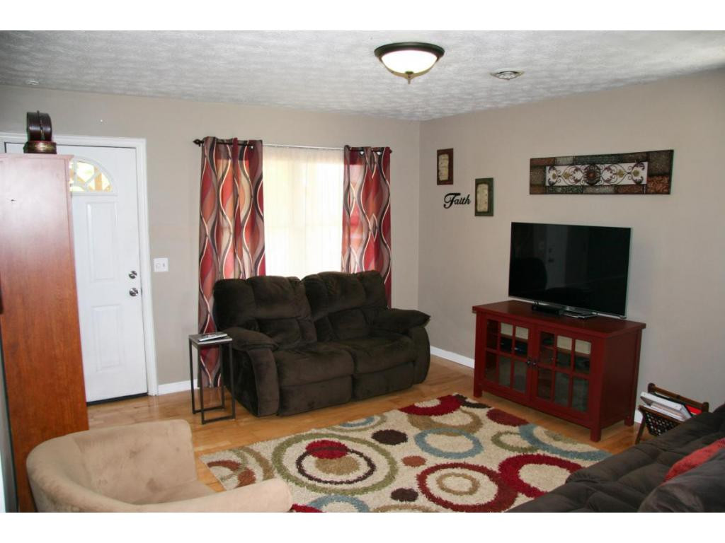 250 Berry Ridge Road Jonesborough, TN 37659 - Photo 5 of 24 Living Room