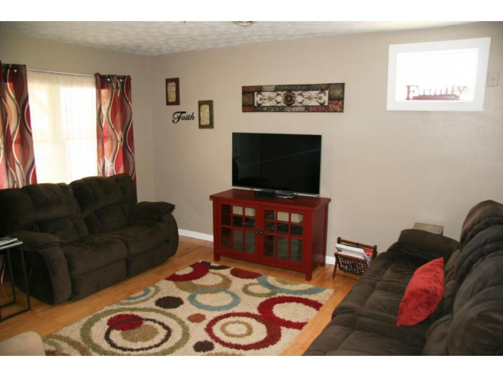 250 Berry Ridge Road Jonesborough, TN 37659 - Photo 6 of 24 Living Room