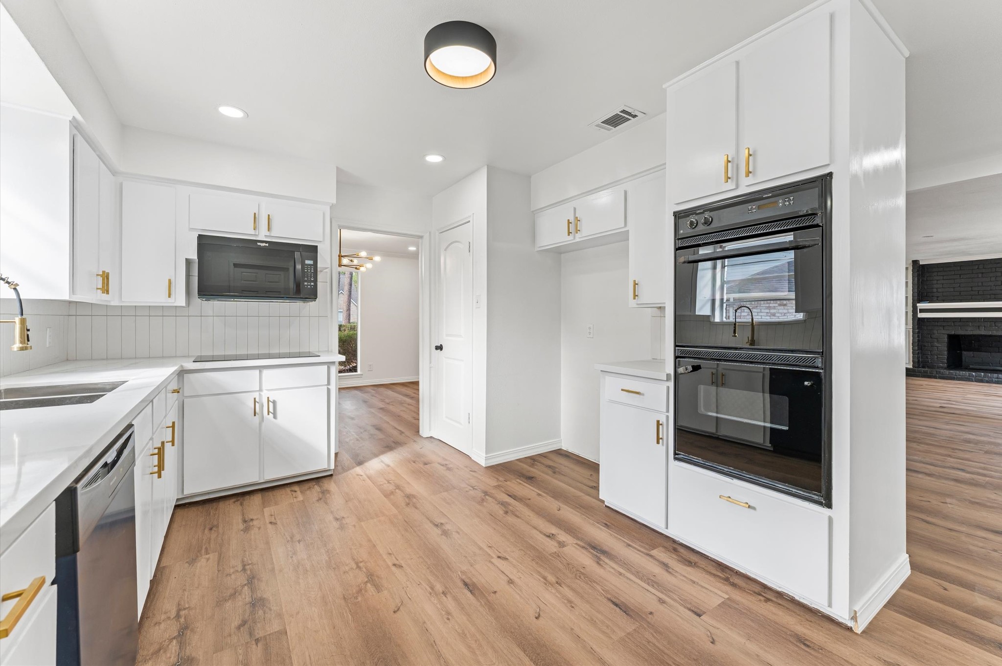 1123 Suwanee Lane Houston, TX 77090 - Photo 11 of 30