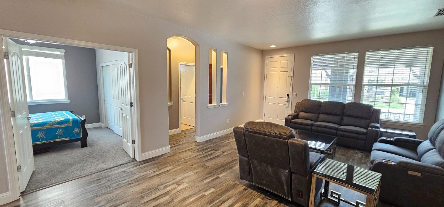 11724 Brook Valley Way Rancho Cordova, CA 95742 - Photo 20 of 32 a living room with furniture and a window