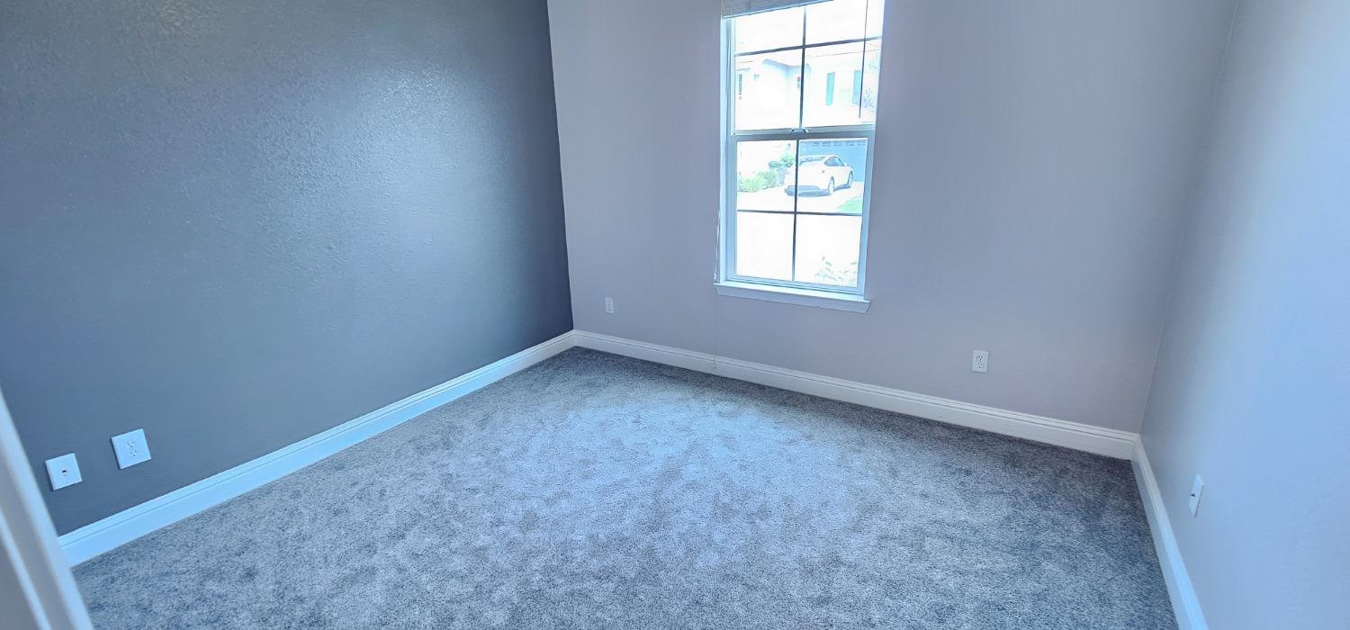 11724 Brook Valley Way Rancho Cordova, CA 95742 - Photo 23 of 32 an empty room with a window
