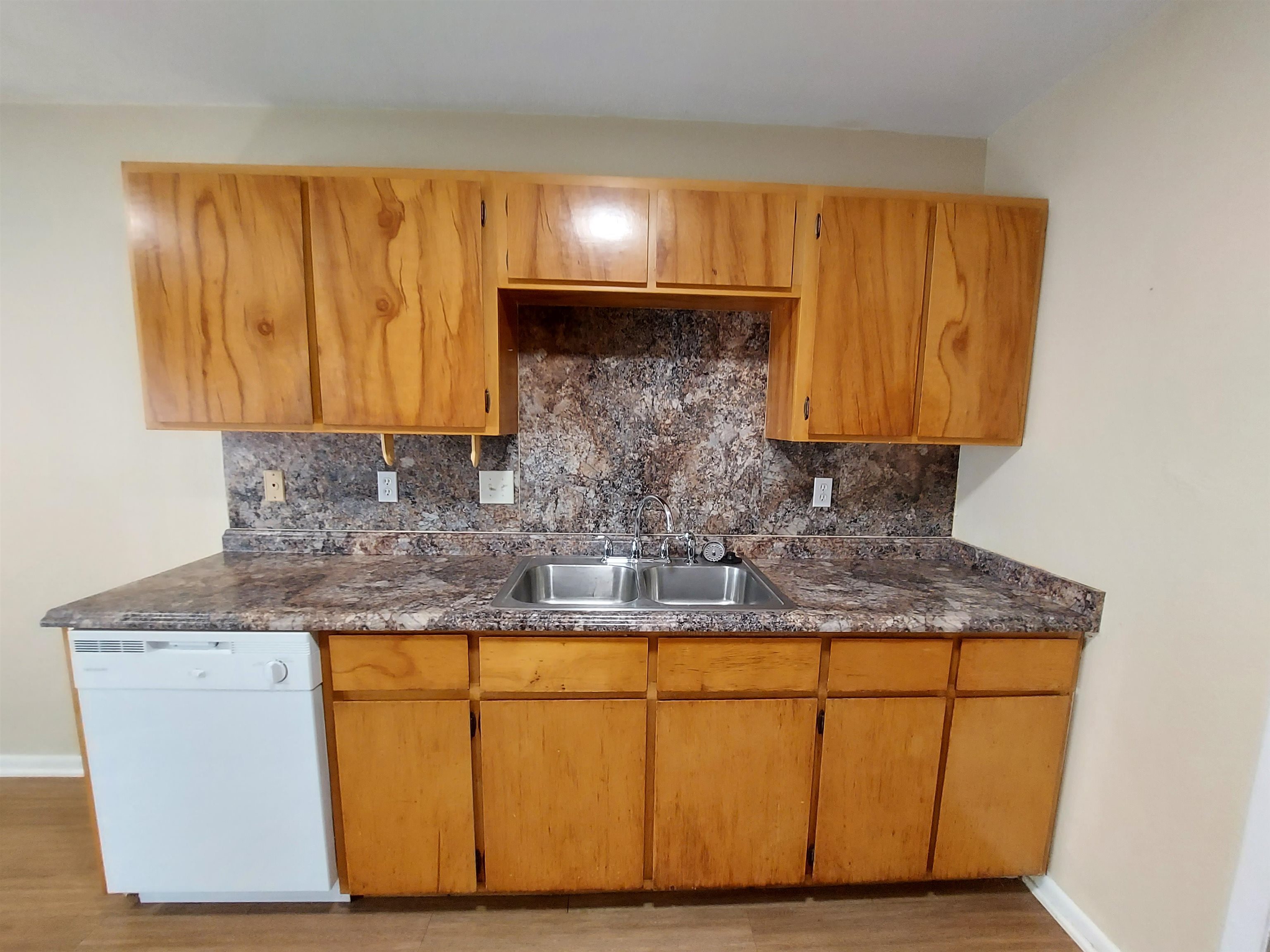 306 A Ave R Marble Falls, TX 78654 - Photo 4 of 12