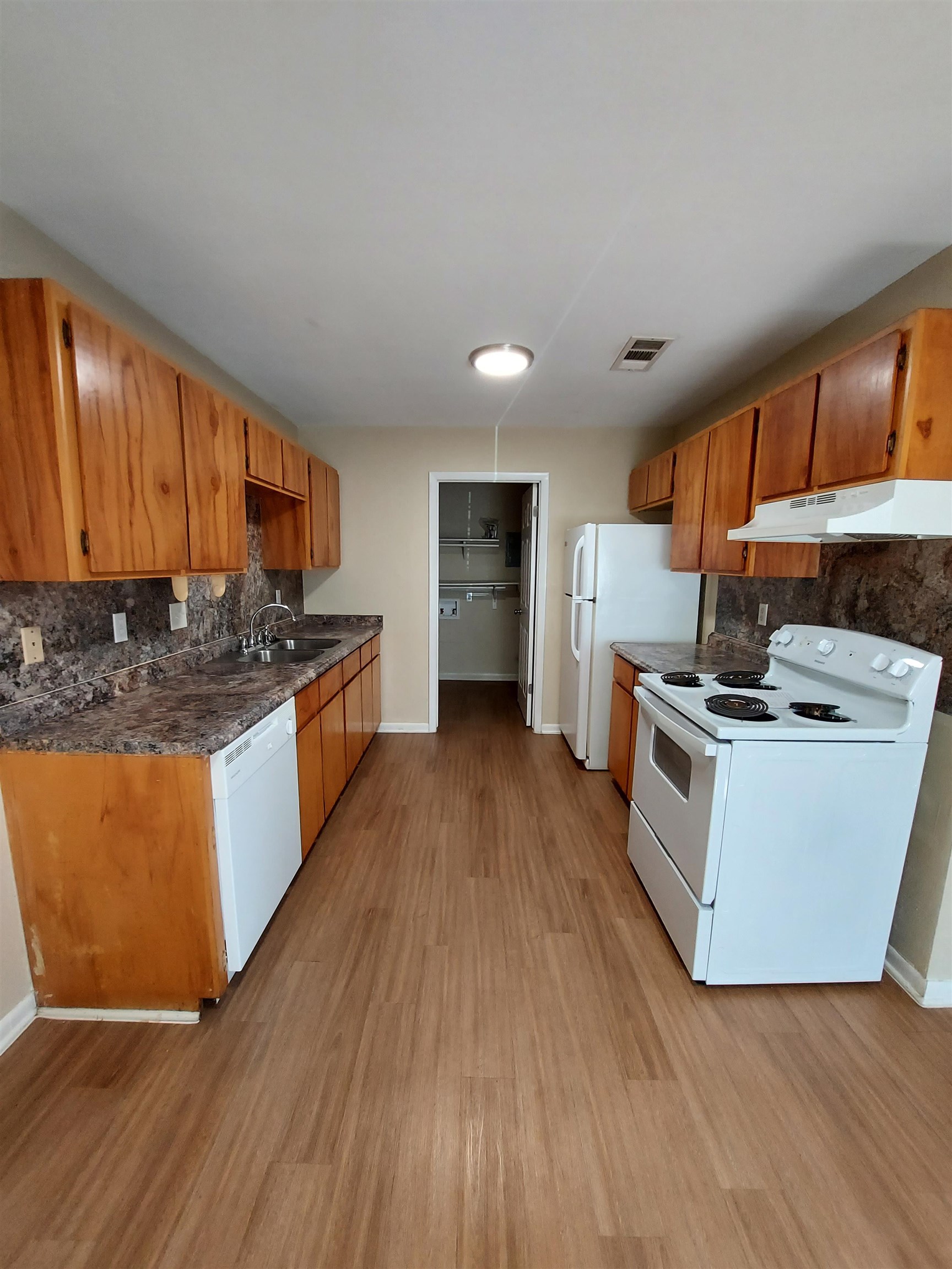 306 A Ave R Marble Falls, TX 78654 - Photo 5 of 12