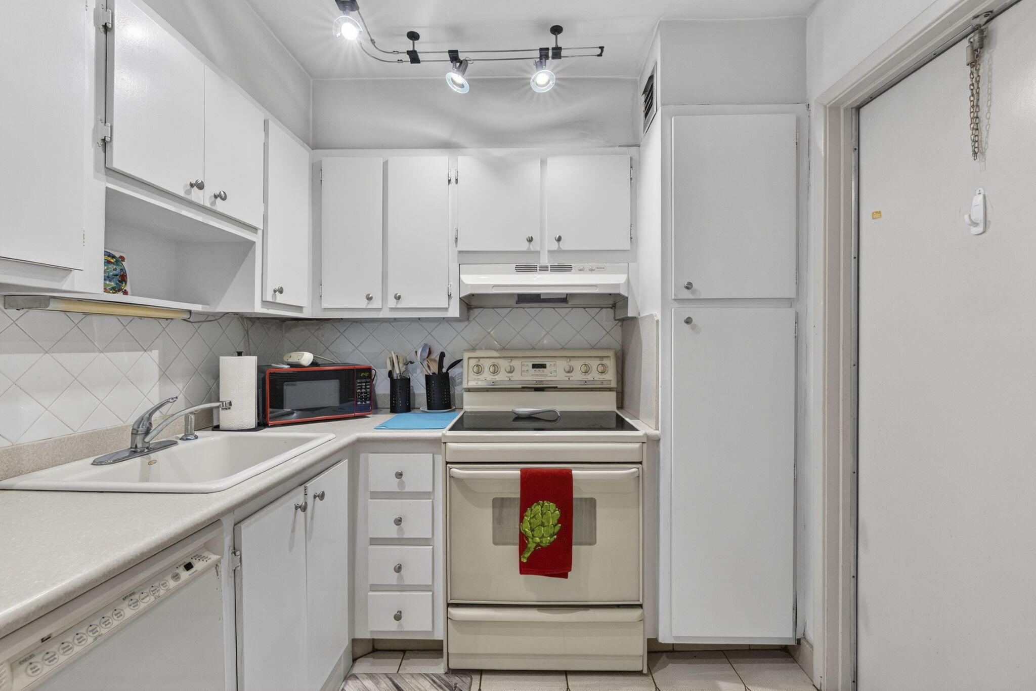 3000 South Course Drive, Unit 103 Pompano Beach, FL 33069 - Photo 13 of 42 13-web-or-mls-8I8A2102