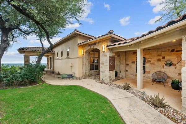 $995,000 | 5500 Mesquite Crown View, Austin, TX 78738