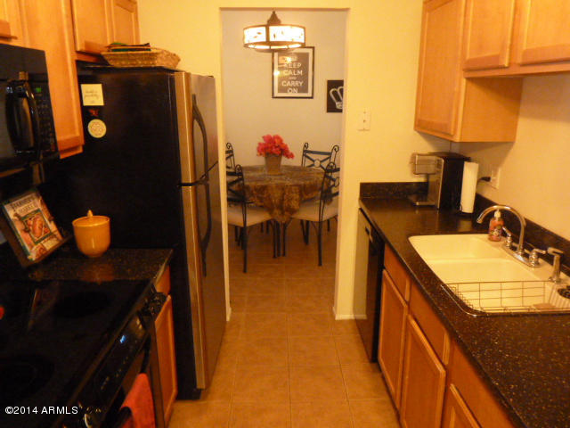 Kitchen w/corian counters