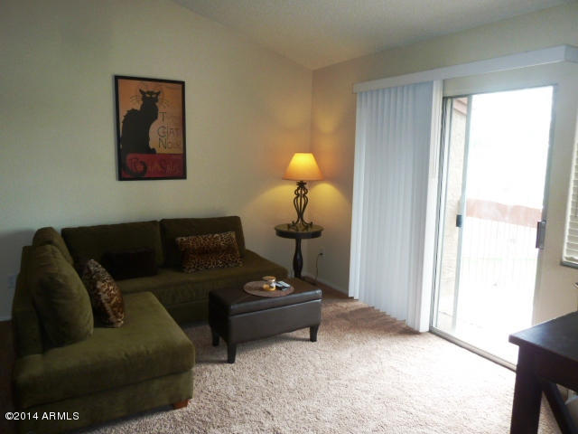 7550 North 12th Street, Unit 237 Phoenix, AZ 85020 - Photo 7 of 23 Living room