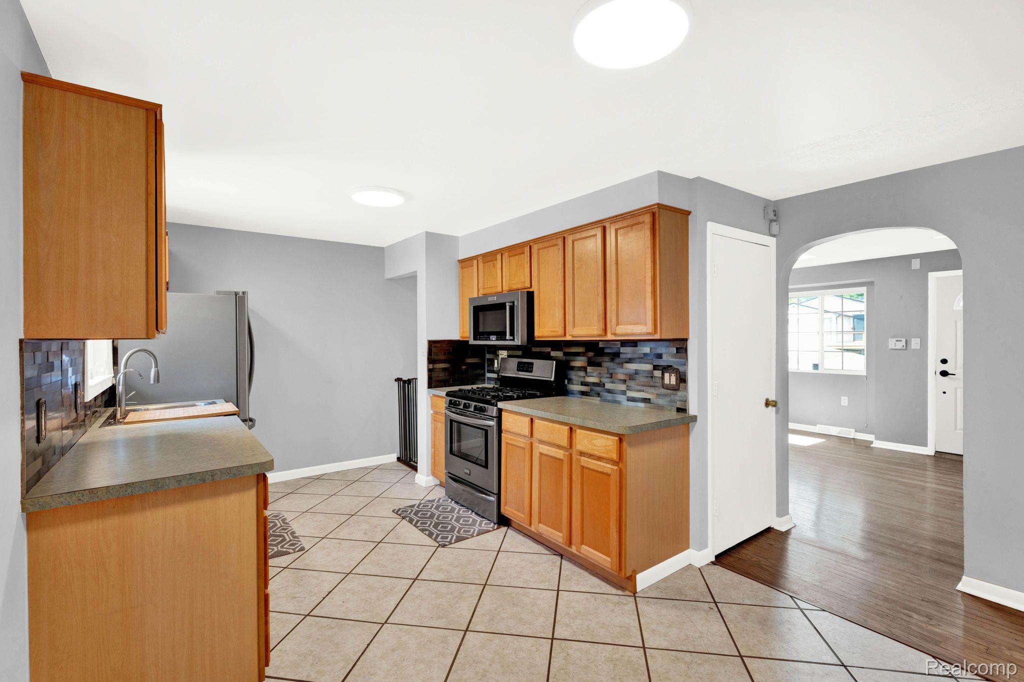 3835 Elmhurst Road Waterford, MI 48328 - Photo 18 of 44 Kitchen