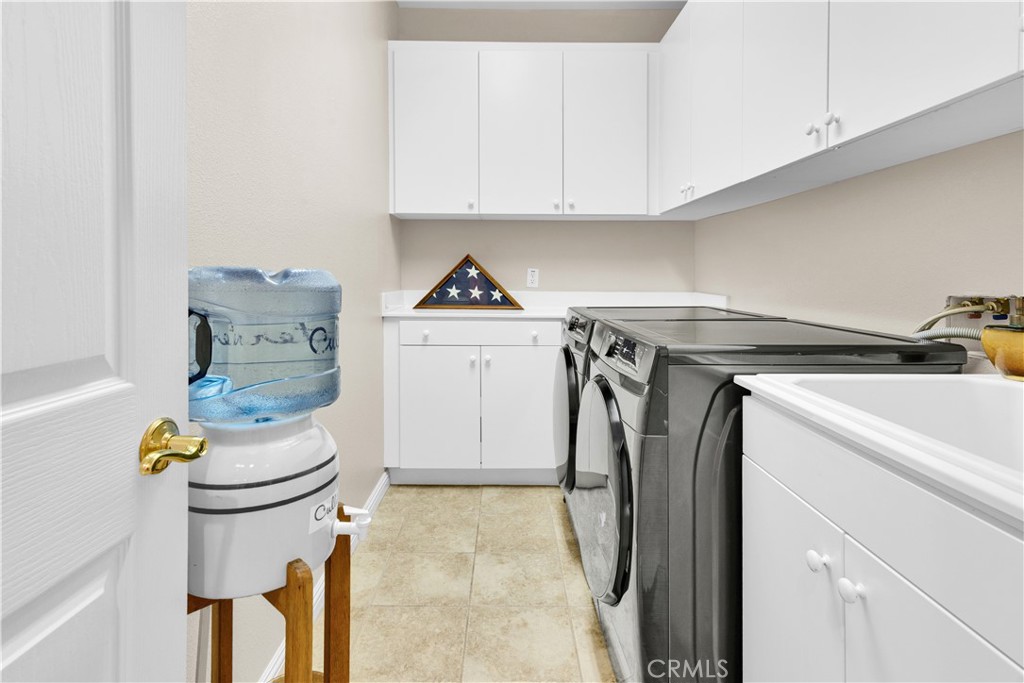 2757 Traditions Loop Paso Robles, CA 93446 - Photo 23 of 58 a utility room with dryer and washer