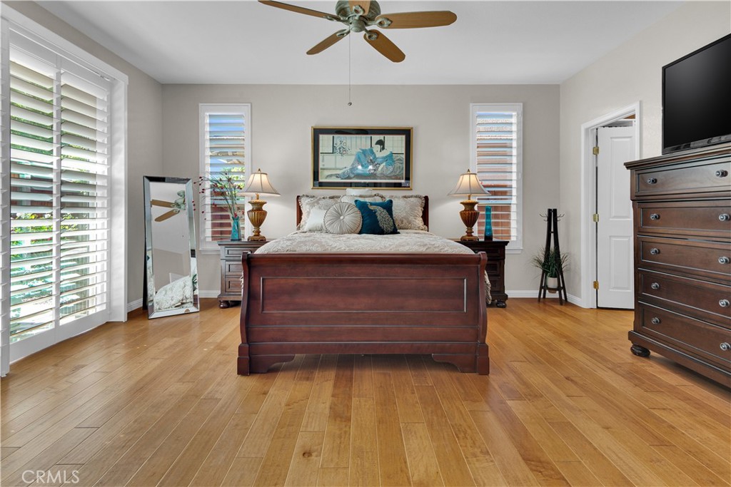 2757 Traditions Loop Paso Robles, CA 93446 - Photo 27 of 58 a living room with a bed furniture and a flat tv screen