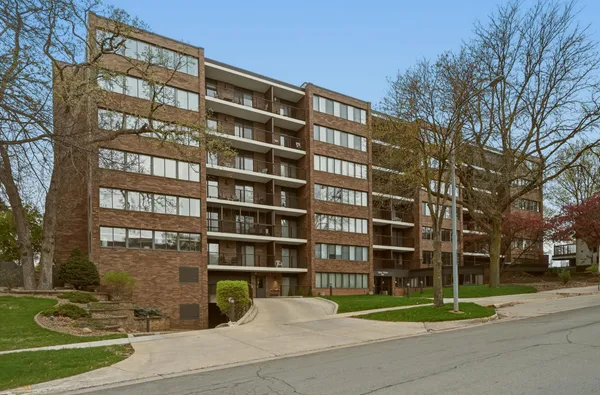 $500,000 | 600 4th Street Southwest, Unit 102, Rochester, MN 55902