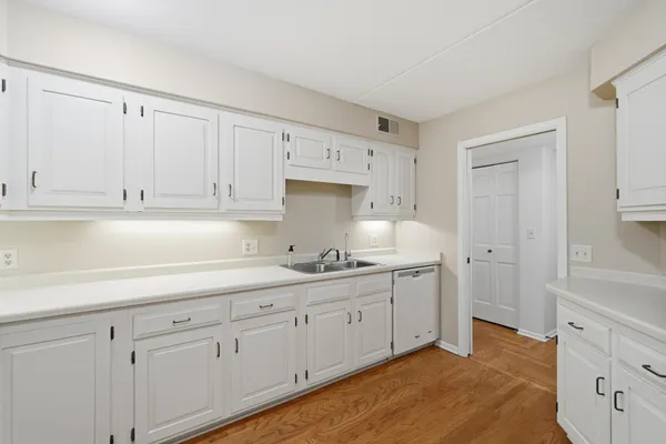 $500,000 | 600 4th Street Southwest, Unit 102, Rochester, MN 55902