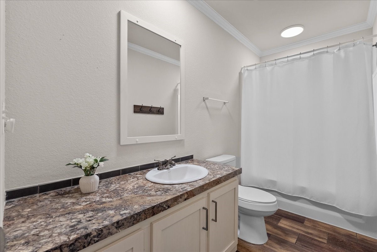 8710 Fm 646 Road South Santa Fe, TX 77510 - Photo 17 of 32 Second full bathroom